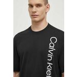 Bombažna kratka majica Calvin Klein Performance moški, črna barva - črna. Kratka majica iz kolekcije Calvin Klein Performance, izdelana iz pletenine, prijetne na otip. Model iz izjemno udobne bombažne tkanine.