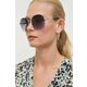 Sončna očala Guess ženski, srebrna barva - srebrna. Sončna očala iz kolekcije Guess. Model z enobarvnimi stekli in okvirji iz kombinacije umetne snovi in kovine. Ima filter UV 400.