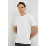 Bombažna kratka majica Sisley moški, bež barva - bež. Kratka majica iz kolekcije Sisley, izdelana iz tanke, elastične pletenine. Model iz izjemno udobne bombažne tkanine, ki je zračna.