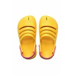 Otroški sandali Havaianas CLOG rumena barva - rumena. Otroški sandali iz kolekcije Havaianas. Model je izdelan iz sintetičnega materiala. Model z mehkim, oblikovanim vložkom zagotavlja udobje.