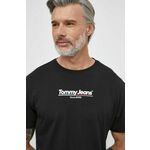 Bombažna kratka majica Tommy Jeans moški, črna barva - črna. Kratka majica iz kolekcije Tommy Jeans, izdelana iz tanke, elastične pletenine. Model iz mehke in na otip prijetne tkanine.